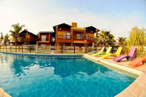 Amplio departamento con 2 habitaciones- Balcón hacia la pileta y estacionamiento