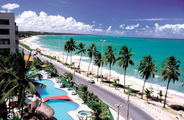 Amplo apartamento à beira mar