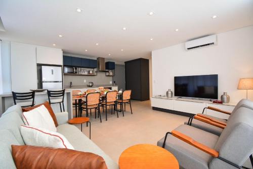 Amplo Apartamento em frente a UFSC e HU - CEN012