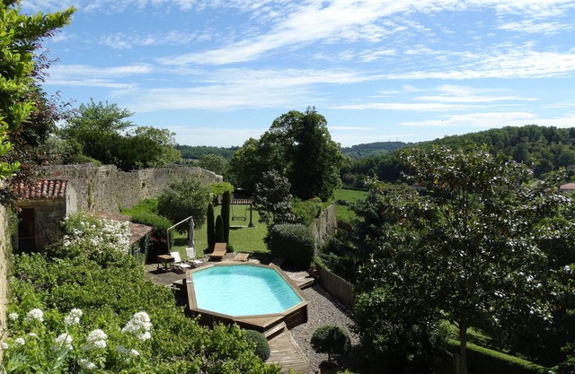 An amazing original property, perched on the medieval remparts of Domme