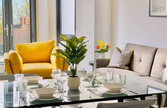 An apartment that sleeps 4 guests in 2 bedrooms