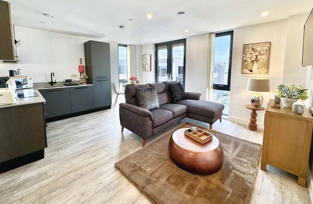 An apartment that sleeps 4 guests in 2 bedrooms