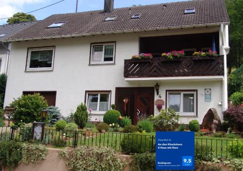 An den Kleeäckern 4 Haus mit Herz