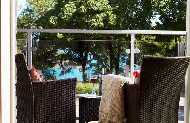 An exceptionally well-appointed ground floor apartment, not far from the beach.