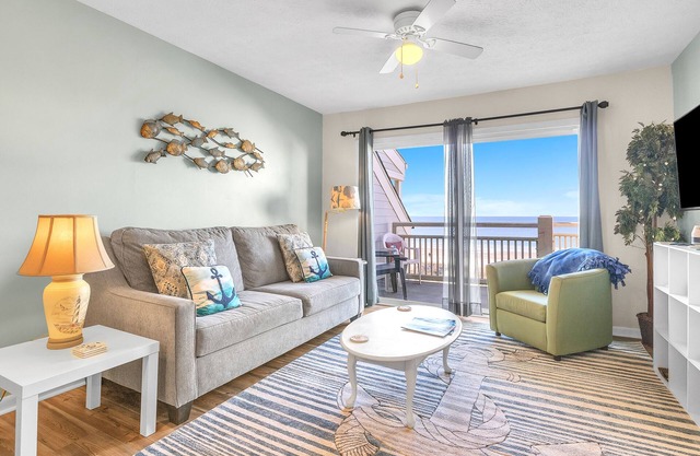 Anchors Away: Oceanfront Condo with Community Pool, Close to Oak Island Pier