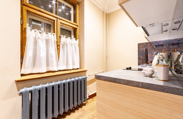 Ancient Storie's AP 65sqm Renovated Free parking