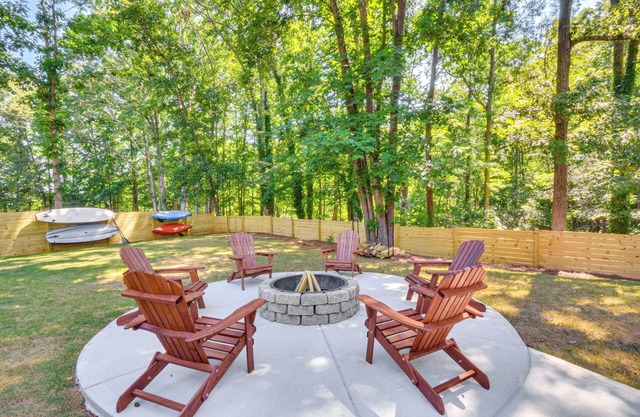 Anderson Retreat: Private Hot Tub & Kayaks!