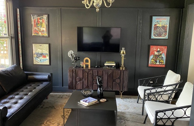 Andersonville / Spacious 3b / 3b / 2 decks. Cozy Bohemian Vibe. 99 Walk Score