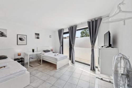 ANDRISS - Travel & Work - 5 BR - Kitchen - Parking