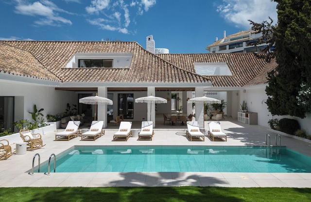 Anfitrión | Five Bedroom Villa