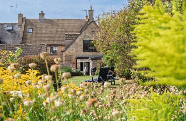 Angels' Folly - Bourton on the Hill