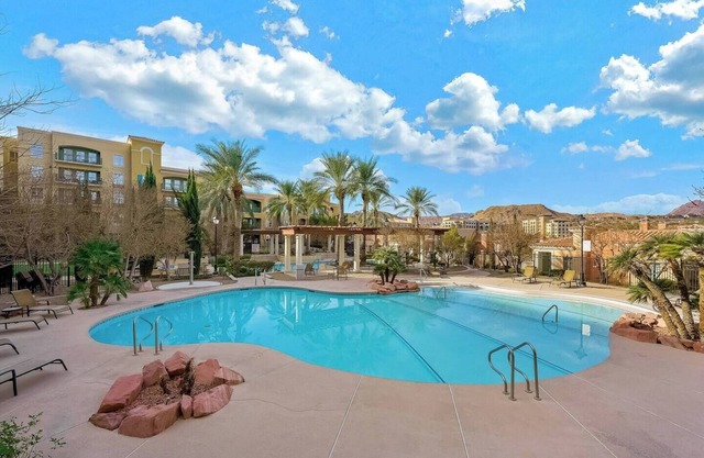 Angled Lake & Village View Retreat, Lake Las Vegas