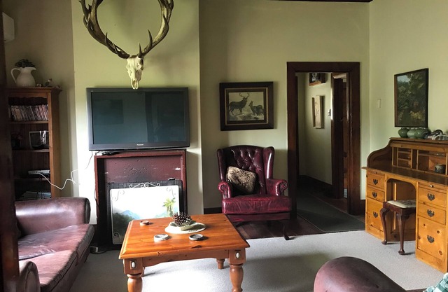 Anglers Cottage adjacent to the Whanganui River. 50Kms to Ruapehu & Lake Taupo.