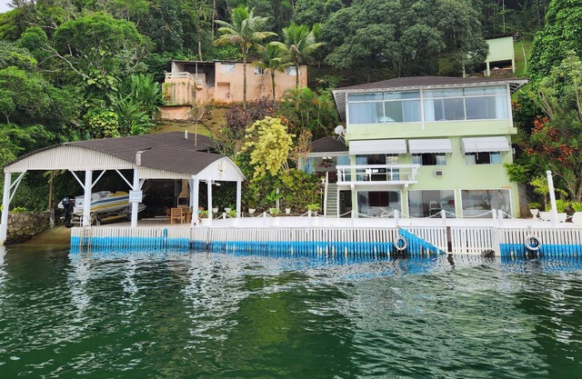 Angra dos Reis Island / Speedboat