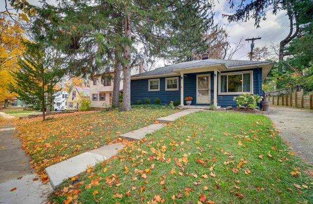 Ann Arbor Home with Deck, 2 Mi to Michigan Stadium!