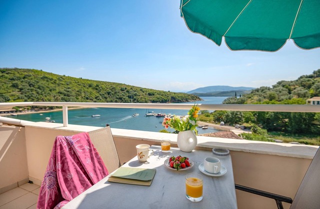 Anna: Charming Corfu Apartment - Cozy for Couples, Sea Views, WiFi