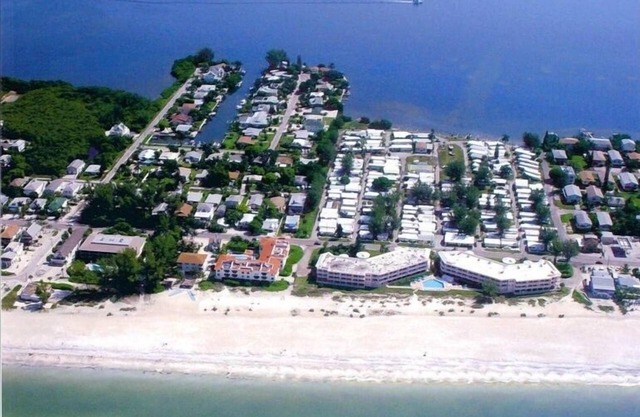 Anna Maria Island Club. Top Floor. Beach Front.
