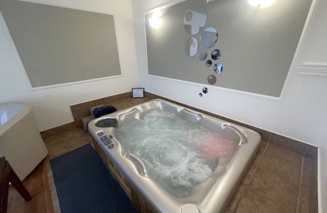 Annapolis Suite HotTub, KingBd, Downtown