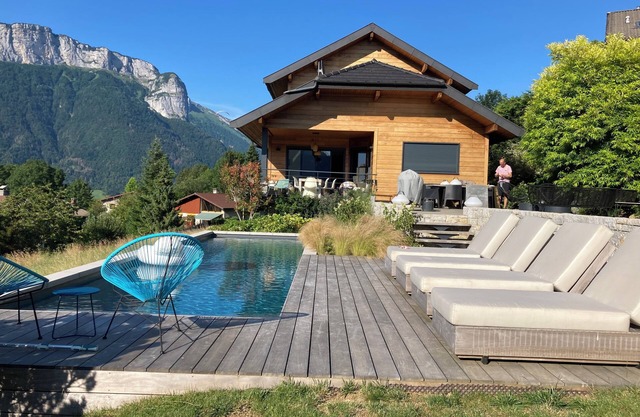 Annecy house with swimming pool 5 min from Lake Menthon, 20 min from Aravis resorts