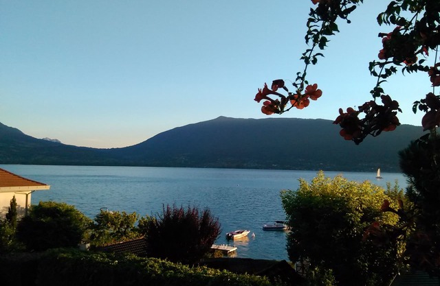 Annecy lakefront townhouse pontoon access