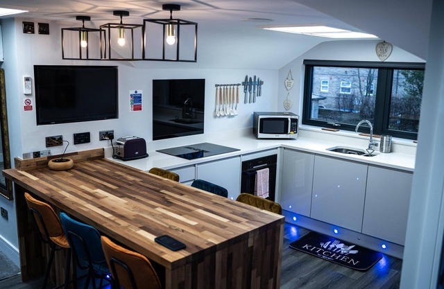 Annex, 2 Bed, Sleeps 4, Parking