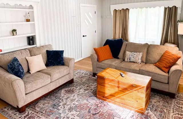 Annie's Abode - Downtown LC