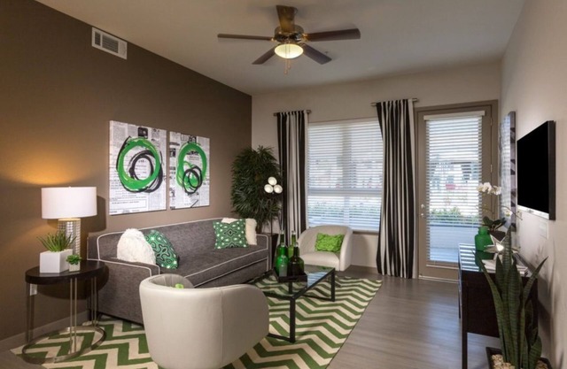 Anton 1101 Escape: 1BR w/Pool, Gym & Family Comfort