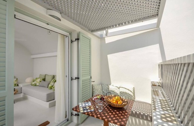 Antony Suites Deluxe Suite