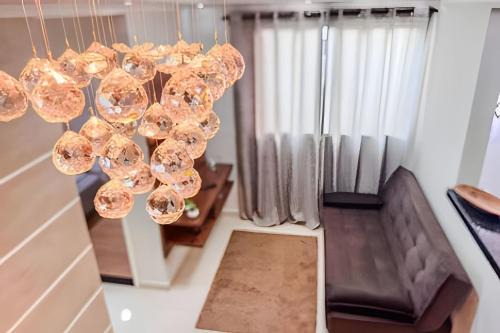 Apê elegante com ar, vaga e ótima localização