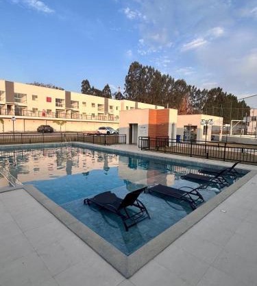 Apê no térreo, na Olívia Flores