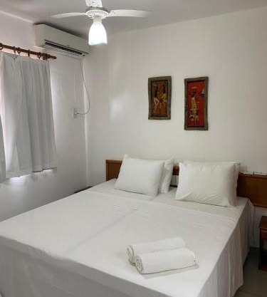 AP06 Espaçoso a 3 Minutos a Pé da Praia de Taperapuã, Acomoda até 8 Pessoas!