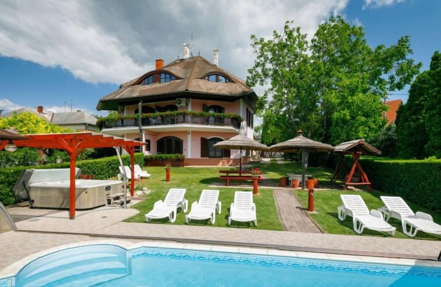 Apartment Pinky in Balatonalmadi/Balatonfuzfo - 10 persons, 5 bedrooms