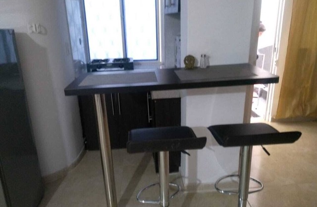 Aparta estudio cómodo, al oeste de la ciudad, cerca a sitios turisticos.