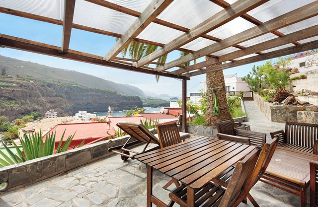 Apartament Ana with Mountain View, Sea View, Wi-Fi & Terrace