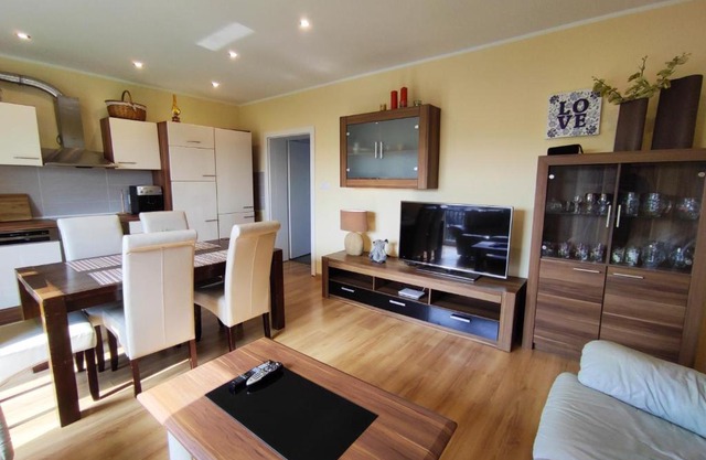 Apartament GórnyŚląsk blisko jeziora - 120qm - 3 sypialnie z parkingiem i klimatyzacją - Flat UpperSilesia with Parking & air conditioning - Ferienwohnung OberSchlesien mit 3 Schlafzimmern inklusive Parkplatz und Klima - Nähe Badesee und Sandstrand
