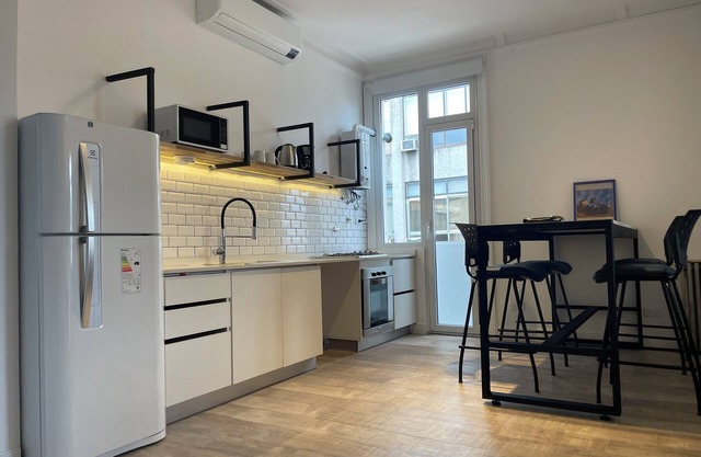 Apartament in the ARGENTINA CENTER , LOCATION it’s all . You stay in the center