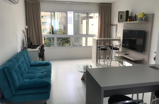 Apartamento 2 dormitórios a 300 metros do mar na Meia Praia - Itapema-sc