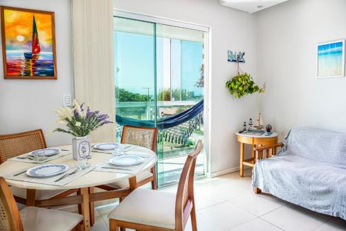 Apartamento a 500m da Praia com Vista do Mar, Ar-Condicionado, Churrasqueira, Rede de Descanso e Cozinha Completa