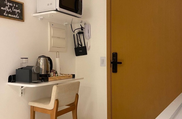 Apartamento Aconchegante com Vista mar no Costa Azul. Possui Portaria 24 Horas
