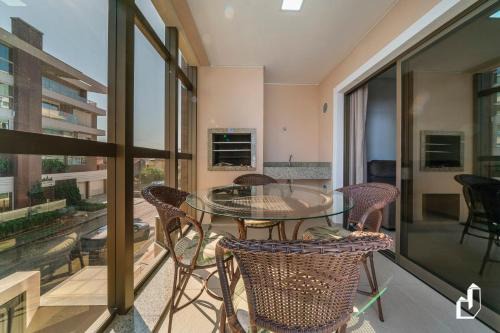 Apartamento com 02 dormitórios