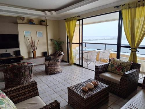 Apartamento com 4 suítes em Salinas - Pa