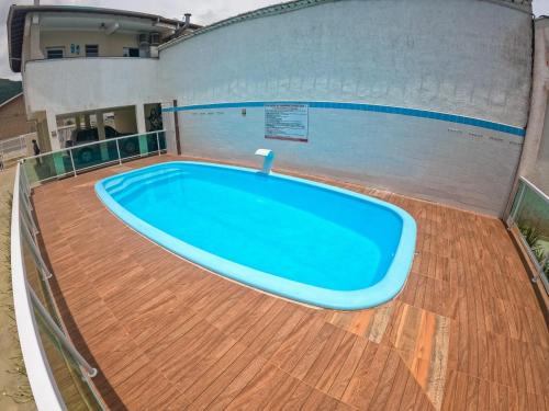 APARTAMENTO COM PISCINA E CHURRASQUEIRA