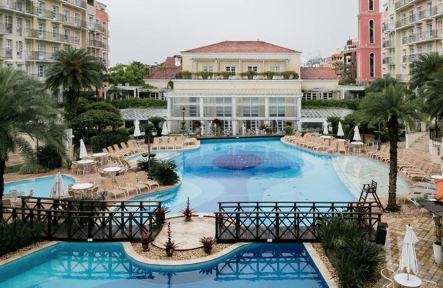 Apartamento com varanda no IL Campanário Resort