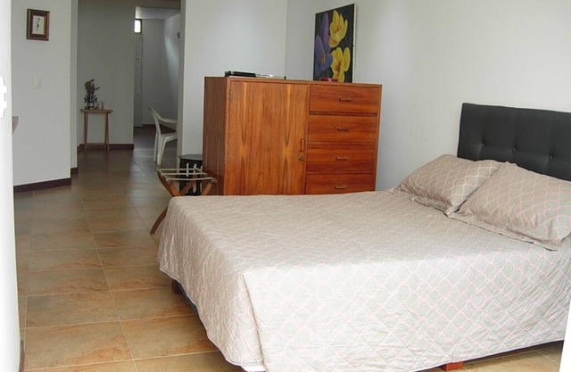 Apartamento con patio y aire acondicionado en el Barrio San Antonio