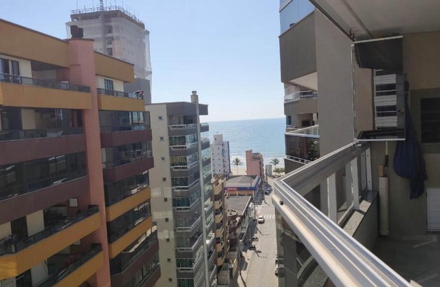 Apartamento confortável em Meia Praia - 200 metros da praia