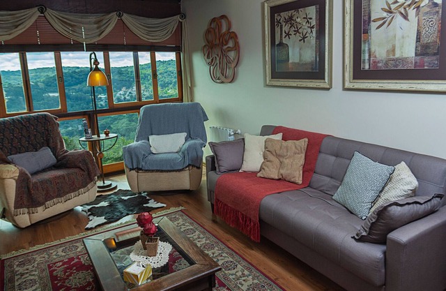 Apartamento duplex com lareira e WiFi - Gramado/RS