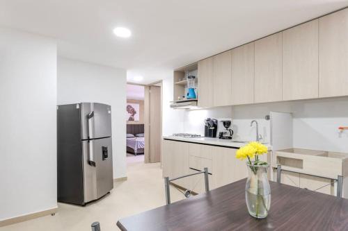 Apartamento en Laureles 2BR con rooftop y piscina 702