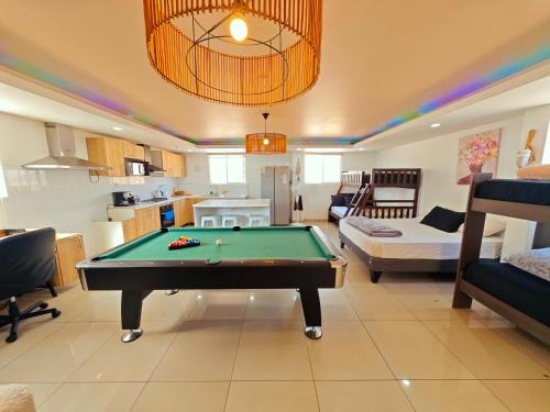 Apartamento Exclusivo con Mesa de Billar