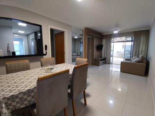 Apartamento Garden 106 Praia do Morro na quadra da praia com ar condicionado em todos os quartos