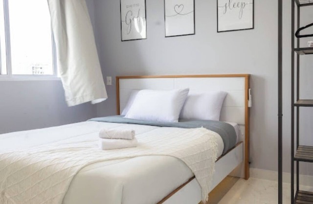 APARTAMENTO NOVO DE 2 QUARTOS, A APENAS 10 MINUTOS A PÉ DA PRAIA